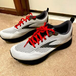 Brooks Revel 4; men’s sz 10.5 running shoes.